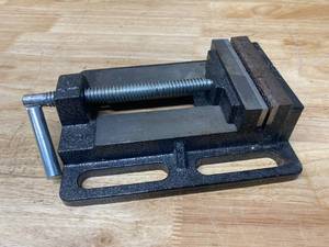 lot 125 image: BESSEY 4 in. Drill Press Vise