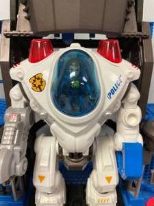 lot 45 image: Imaginext Police Station Set with Police Robot