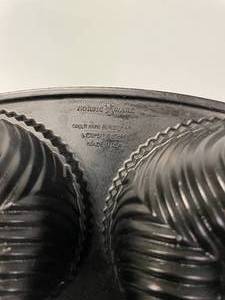 lot 34 image: Nordic Ware Mini Bundt Cake Pan