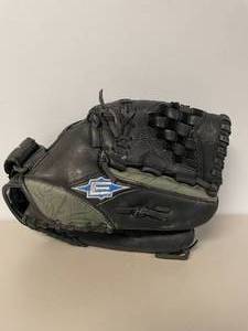 lot 59 image: Easton 12 Synergy Fastpitch Softball Glove