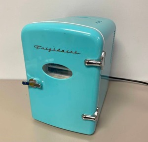 lot 29 image: Frigidaire 0.3 cu. ft. 6-Can Retro Mini Fridge 
