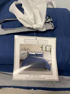 lot 79 image: Hudson & Main 3-Piece King Comforter Set