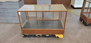 Retail Display Case with Sliding Glass Doors - No locking mechanisms