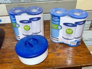 lot 4 image: Pool Accessories Filters