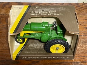 lot 8 image: Collectors Edition John Deere 1958 Model 630 LP