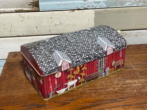 lot 21 image: Vintage Tin Barn with Farm Animals