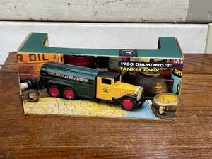 lot 28 image: John Deere 1930 Diamond T Tanker Bank 5757