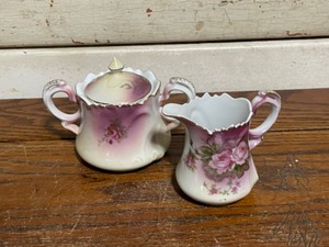 lot 31 image: Antique Sugar and Creamer Sets Lefton China and RS Germany