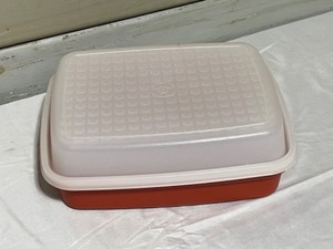 lot 73 image: Tupperware