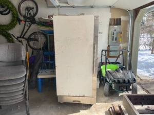 lot 528 image: Artic Air Commercial 22-cu.ft. Reach-In Refrigerator F22CW3
