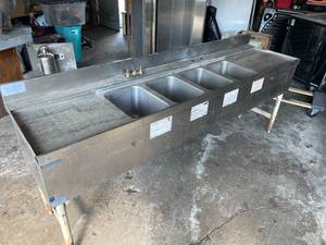 lot 532 image: LaCrosse NSF Stainless Steel Underbar Sink and Drying Station 5-Basin