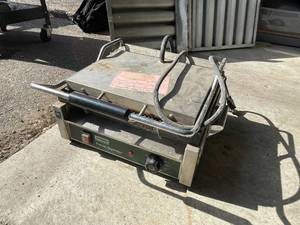 lot 536 image: Waring Commercial NSF Panini Press WPQ250
