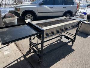 lot 537 image: M Professional Propane BBQ Grill