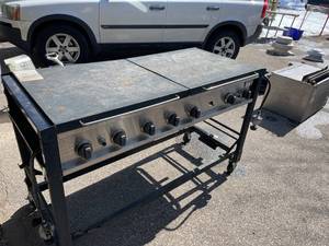 lot 540 image: M Professional Propane Grill