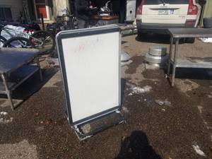 lot 552 image: 2-Sided Whiteboard , Stand on wheels