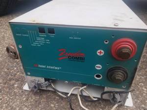 lot 559 image: Heart Interface Freedom Combi Inverter 81-2010-12(212)