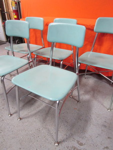 lot 23 image: (5) Student Chairs 17 Seat Height