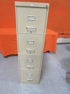 lot 21 image: 4 Drawer File Cabinet