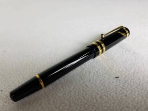 lot 93 image: Mont Blanc Fountain Pen