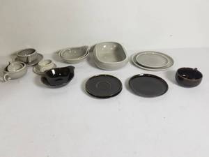 lot 111 image: Russel Wright Dinnerware 16 Pcs