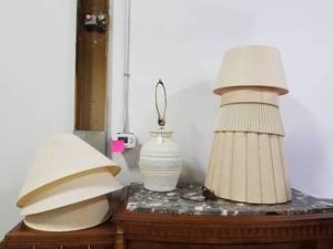 lot 122 image: Lamp with 7 Shades