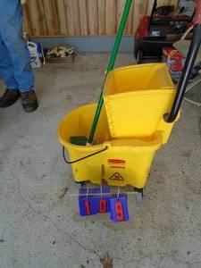 Rubber maid mop bucket & wringer. Lightly used. As shown.