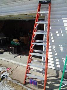Keller fiberglass model 978 step ladder. 10 tall. Very Nice condition. As shown.