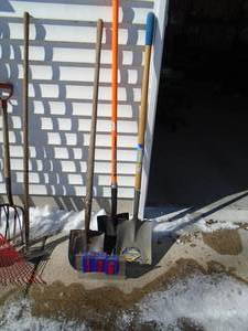 Qty of 3 shovels with wood & fiberglass handles. As shown.