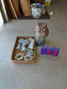 Flat of face wall hangers & owl. As shown.