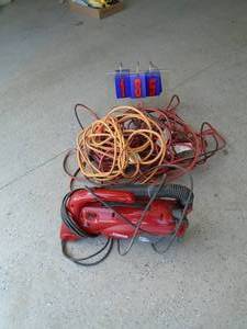 Small vaccum & extension cords. As shown.