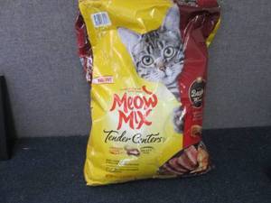 13.5 lb Bag Meow Mix Tender Centers...