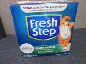 25 lb Fresh Step Clumping Litter...