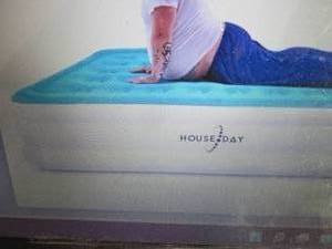 House Day Queen Air Mattress open bo...