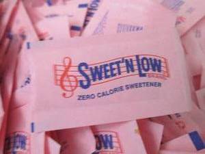 Case of 2000 pks Sweet N Low...