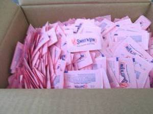 Case of 2000 pks Sweet N Low...