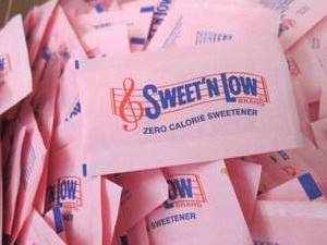 Case of 2000 pks Sweet N Low...
