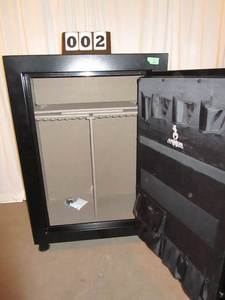 lot 2 image: Armor 64 Gun Safe Fire Safe