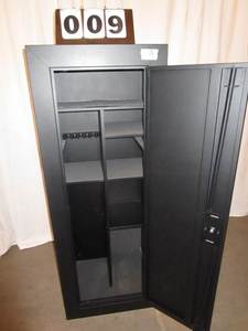 lot 9 image: Fortress 18-24 Gun Cabinet