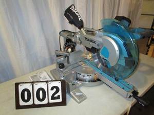 Makita 12 Slide Compound Miter Saw