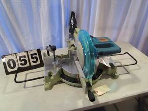 Makita 12 Compound Miter Saw
