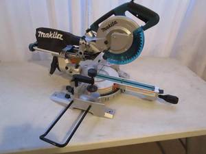 Makita 8-12 Slide Compound Miter Saw