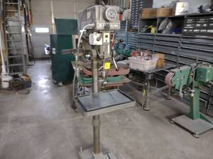 lot 16 image: Clausing Model 1771 15 Variable Sp...