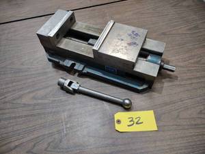 lot 32 image: 6 Machine Vise with Handle...