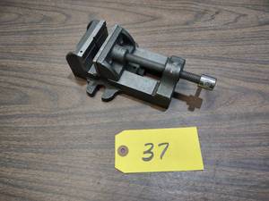 lot 37 image: 3 Drill Vise...