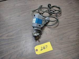 lot 267 image: Consew Electric Cloth Cutter, Works...