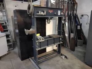 lot 13 image: Dake Model 909250 50 Ton Hydraulic ...