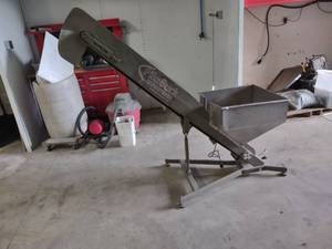 lot 279 image: Hopper Elevator with Extra Belt...