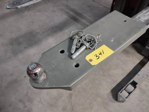 lot 341 image: Fork Mount Ball Hitch, 2 516 Ball...