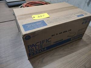 lot 357 image: (1) Case Single Fold Paper Towels...