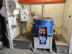 lot 1 image: Walther Trowal Model MV25 Vibratory...